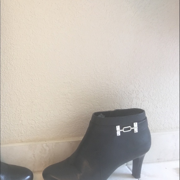 bandolino ankle boots black